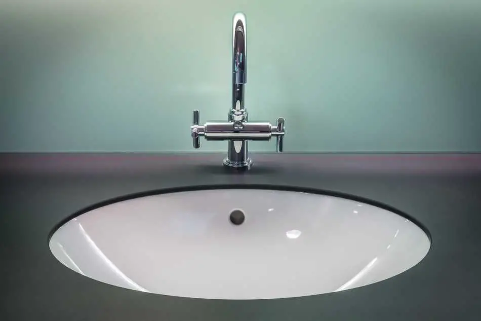 Brushed Nickel Vs Chrome Leader Designer Explains Home Zesty - Brushed Nickel Vs Chrome In Bathroom